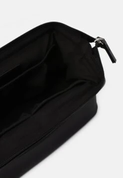 Pier One Kosmetiktasche - 802 - Black 10 Pier One Kosmetiktasche - 802 - Black -Pier One 7aa537de0d9045aaa803a044e8f7ffbf