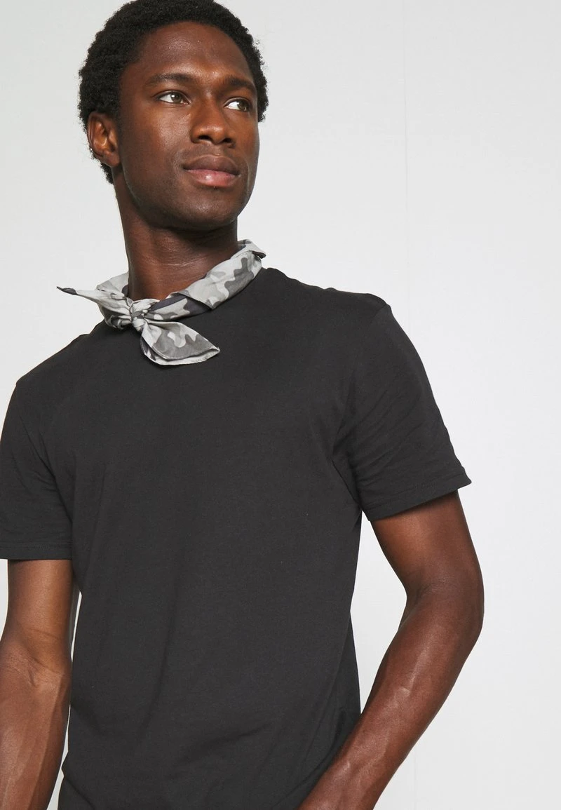 Pier One 3 PACK - T-Shirt Basic - Black/mottled Dark Grey/bordeaux 8 Pier One 3 PACK - T-Shirt Basic - Black/mottled Dark Grey/bordeaux – Bild 6