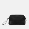 Pier One Kosmetiktasche - 802 - Black 1 Pier One Kosmetiktasche - 802 - Black -Pier One cd260d4e40ee4dc38ee533db4dc63900