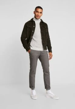 Pier One 38 Pier One -Pier One f235db7263944de8a0e5e43098d35a90